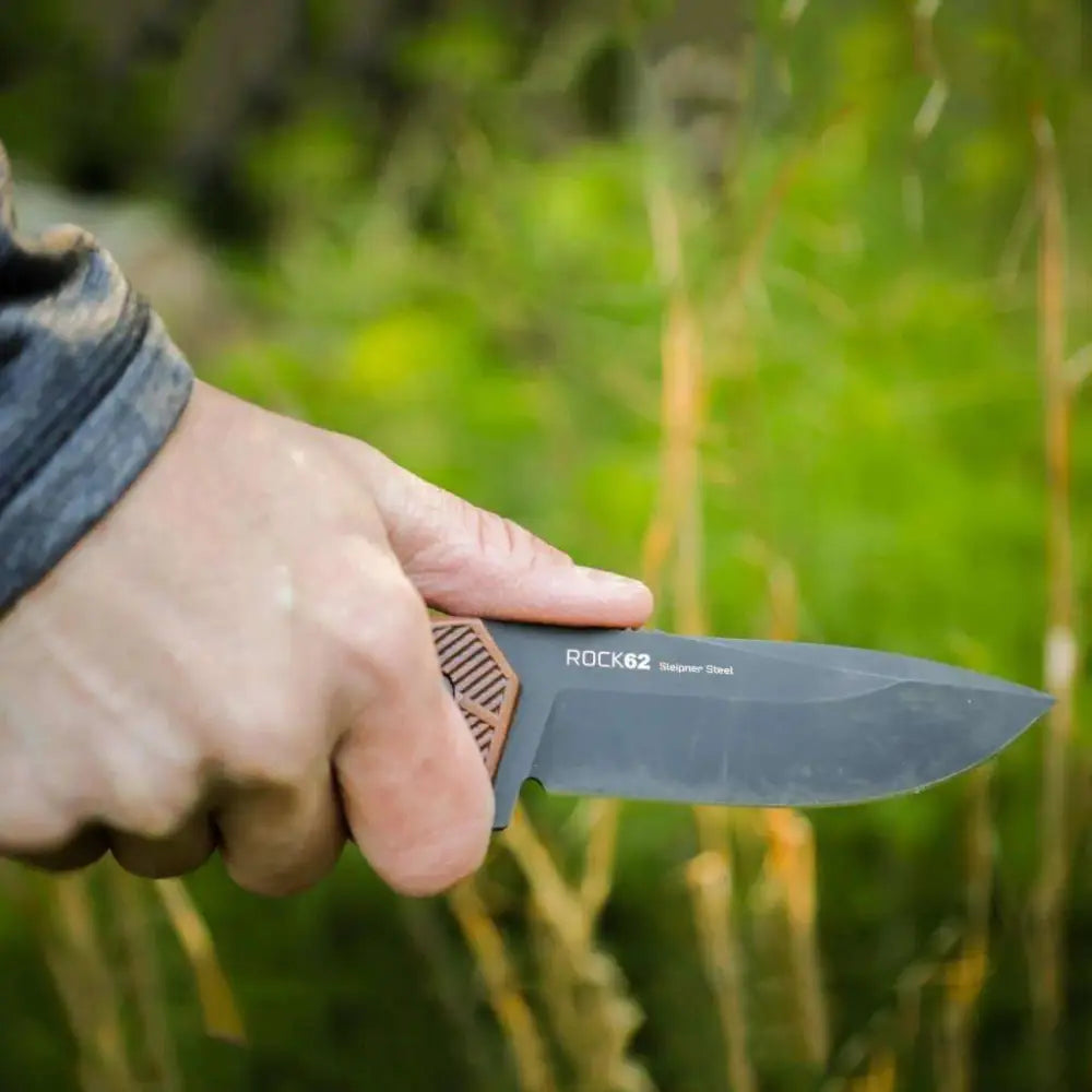 WOOX Rock62 Fixed Blade Knife Mil-Spec Black with Checkered American Walnut